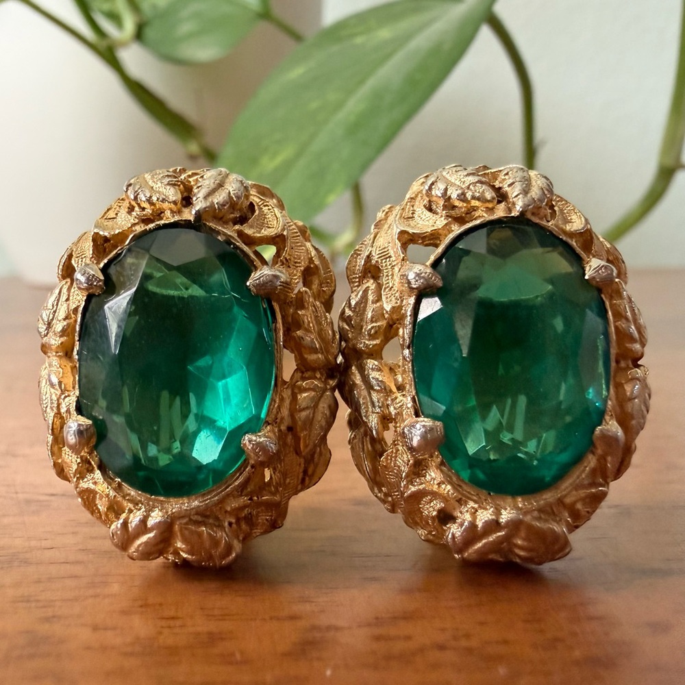 Vintage Goldtone Large Oval Faceted Emerald Green Glass Stone Clip On Earrings